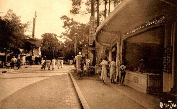 Années 30 deux magasins, la pâtisserie Fantoulier et les