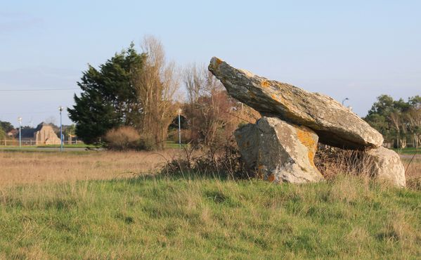 Dolmen-pierre-levee-2777a.jpg