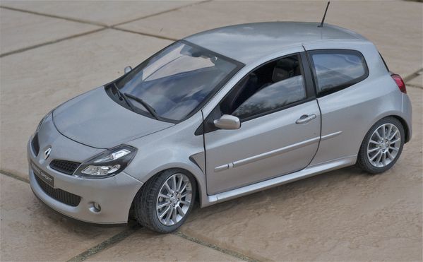 RENAULT CLIO RS3 COUPE GRIS SOLIDO17