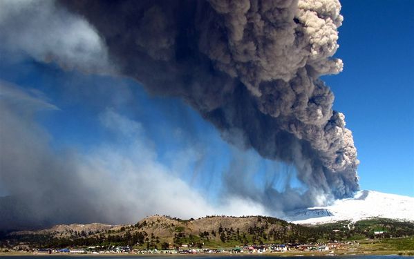 2012.12.22---Copahue---Antonio-Huglich---AFP---NBC-news.jpg