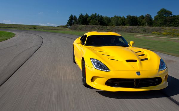 2013-SRT-Viper-Coupe-yellow-front-view-on-track