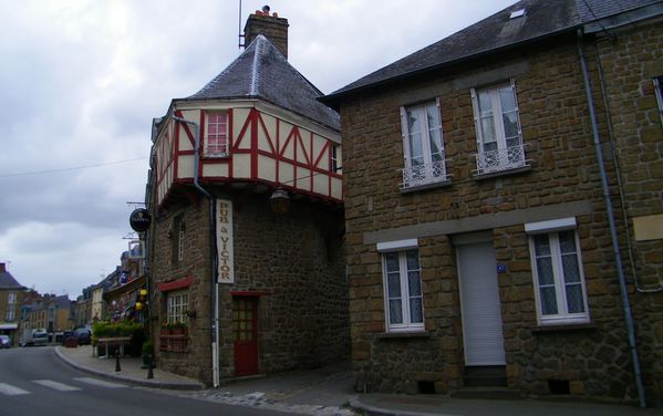 2324 Le Pub à Victor Hugo, Lassay-les-Châteaux