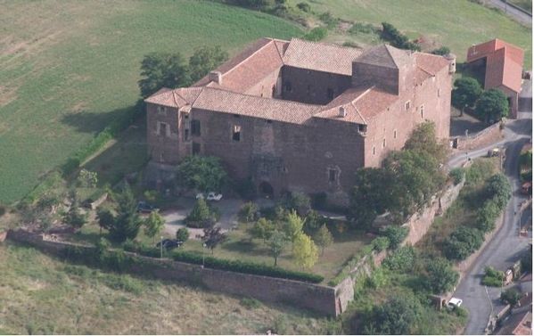 vue aérienne du château de saint izaire