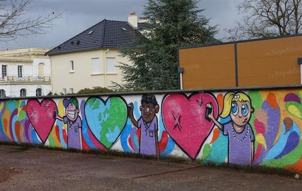 la-fresque-a-ete-realisee-par-les-jeunes-qui-frequentent-la.jpg