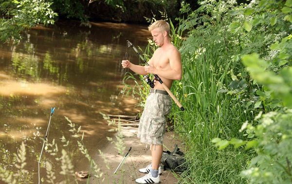 Télécharger tchit pour la pêche prise à lennemi dans le contact