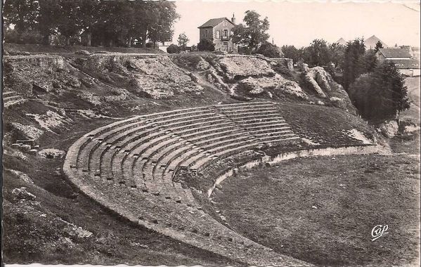 AUTUN 06ee - Théâtre romain