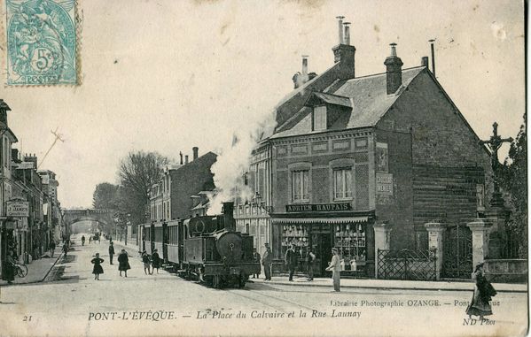 ND 21 Ozange - PONT-L'EVEQUE - La Place du Calvaire et la R