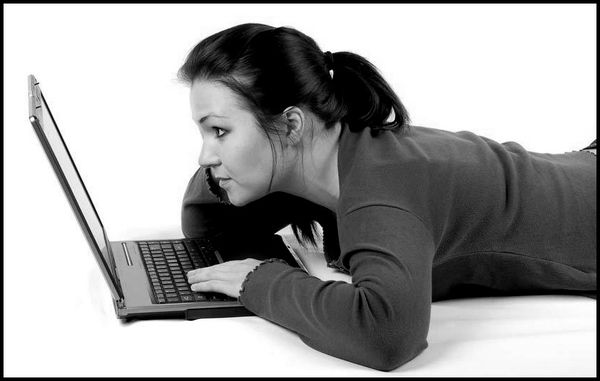 Devant-l-ordinateur-portable.jpg