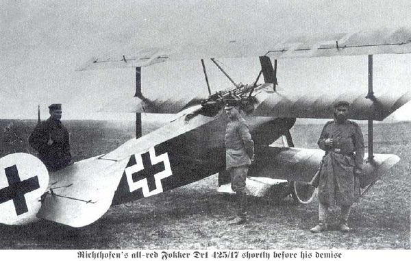 Allemagne-Fokker_Dr1_on_the_ground.jpg