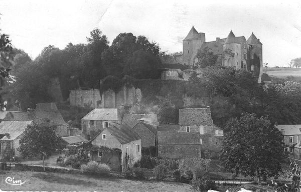chateau et village du barry