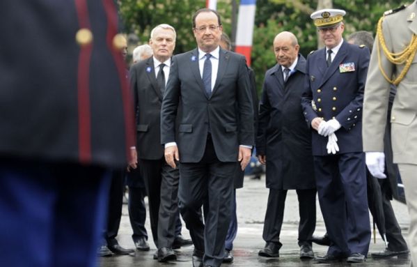 sem13maid-Z10-Francois-Hollande-8-mai-Arc-de-triomphe-paris.jpg