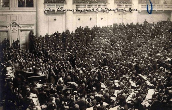 berckman--1917-Pietrogrado--assemblea-dei-soviet.jpg