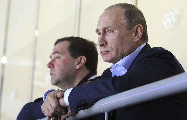 sem14fevj-Z22-Dmitri-Medvedev-et-Vladimir-Poutine-le-Kremli.jpg