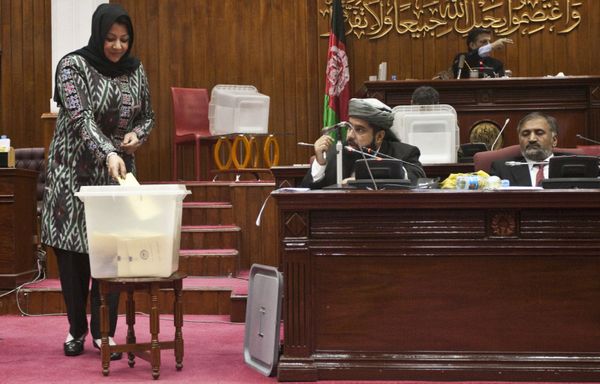 vote-parlement-afghanistan-karzai.jpg