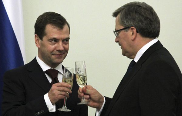 sem98-Z42-Medvedev-rencontre-Komorowski.jpg