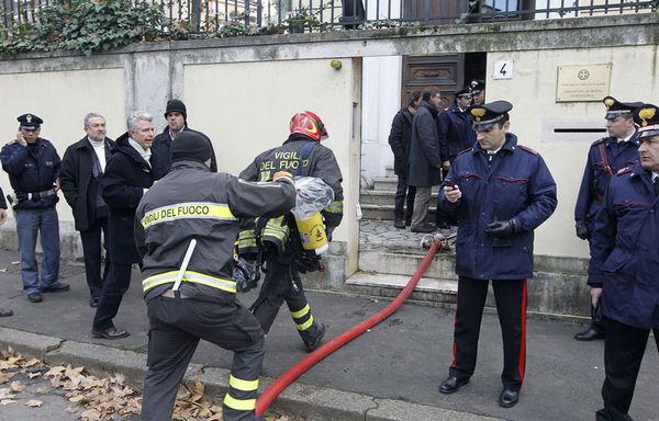 sem104-Z22-Explosifs-desamorces-devant-l-ambassade-de-Grece.jpg