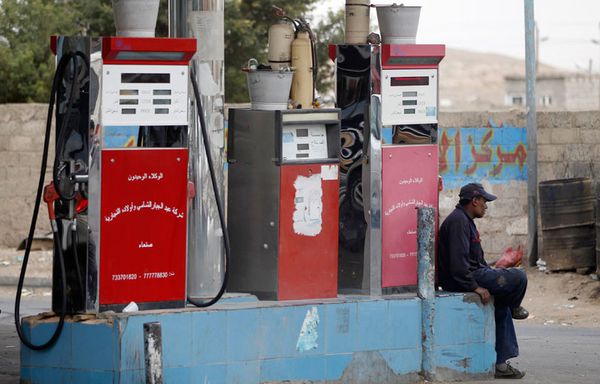 sem11jd-Z13-Station-d-essence-au-Yemen.jpg