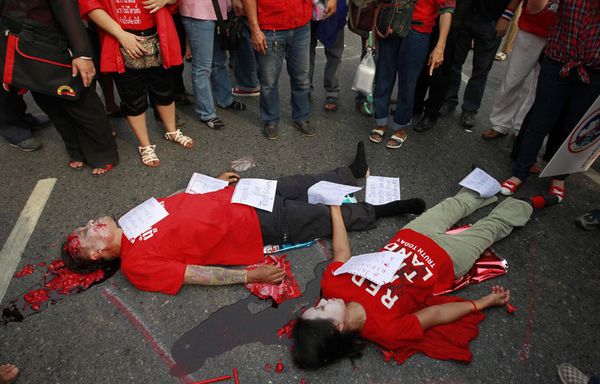 sem11ac-Z19-bangkok-thailande-protestation-chemises-rouges.jpg