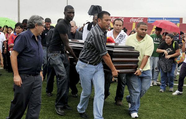 sem11juh-Z3-Dennis-Marshall-football-funerailles-Costa-Rica.jpg