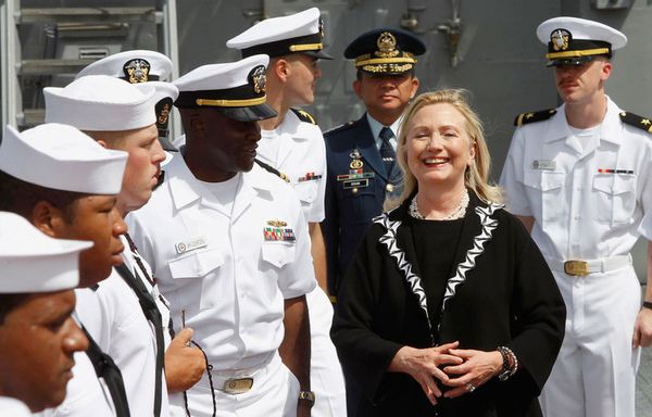 sem11nove-Z7-Hillary-Clinton-Philippines.jpg