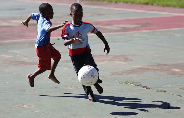 sem31-Z6-football-enfants-afrique-du-sud.jpg