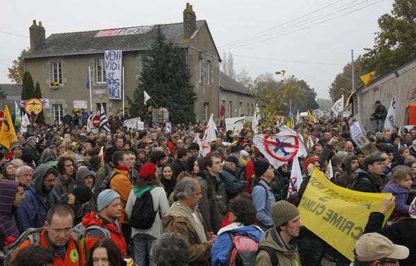 Manifestation-a-Notre-Dame-des-Landes-17-novembre-2012.jpg