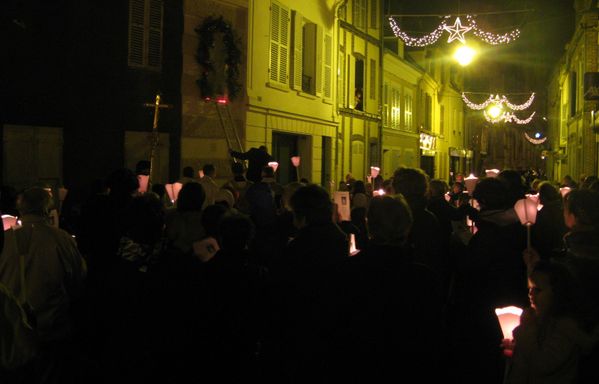 eglise fete de la lumière église St Pierre .Procession. 0