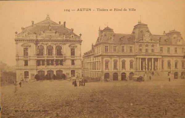 AUTUN 19f - Théâtre et Mairie