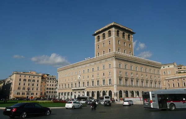 Piazza-Venezia.JPG