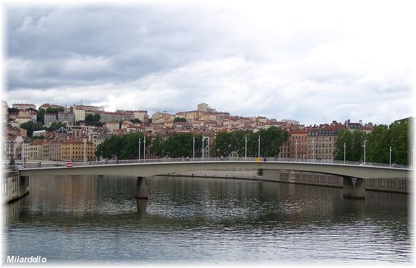 230-a--rm-pb-croix-rousse-la-colline-vue-de-la-saone-4.jpg