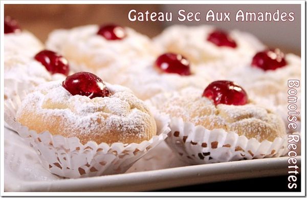 gateau-algerien-2012-gateaux-secs-aux-amandes2 thumb
