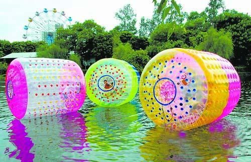 Water-Roller-Ball-Inflatable-Toy-H8-1-.jpg