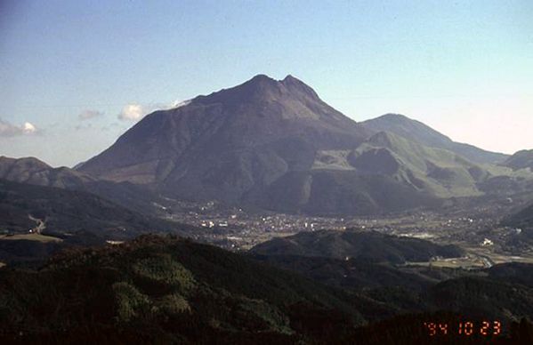 tsurumi_volcano---Yufu-dakedome.jpg