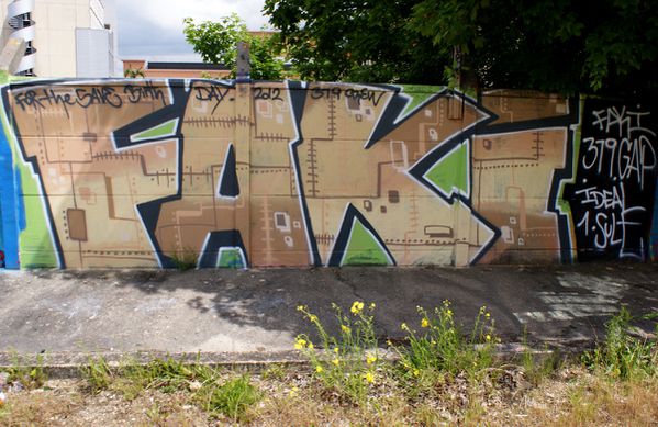 305 friche 93400 Saint Ouen