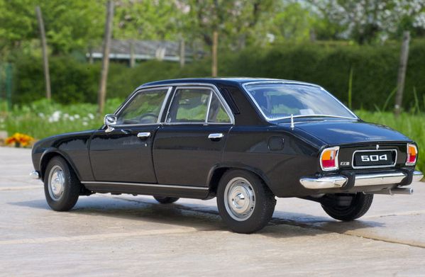 PEUGEOT 504 GL BERLINE NOIR WELLY05