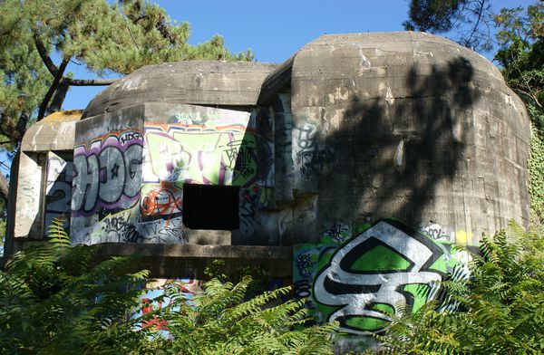 001 graffitis blockhaus la pointe de la coubre 2010