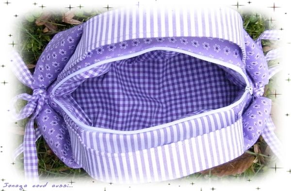 2010 Noel trousse LauRa detail2