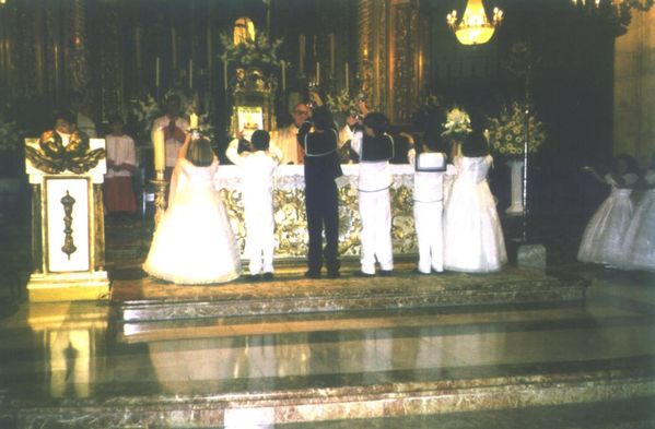 ANGELA-PRIMERA-COMUNION5.jpg