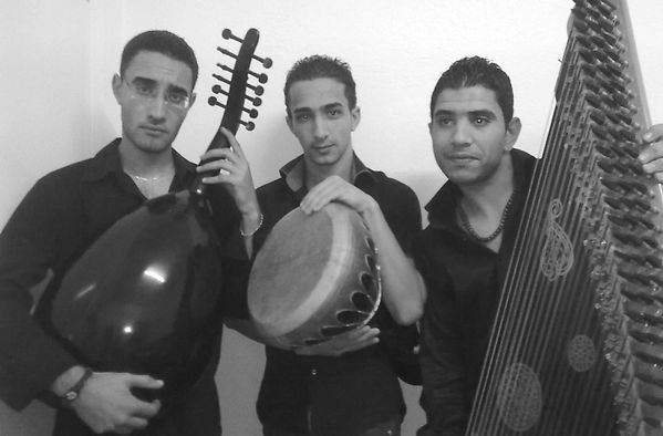 http://img.over-blog.com/600x394/1/50/59/42/sfax/Daly-Triki-et-le-trio-Rondo-Tunisiano/Image0412.jpg