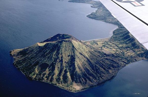 Taal---Binintiang-Malaki-cone-pyrocl.1707---K.Frederickson.jpg