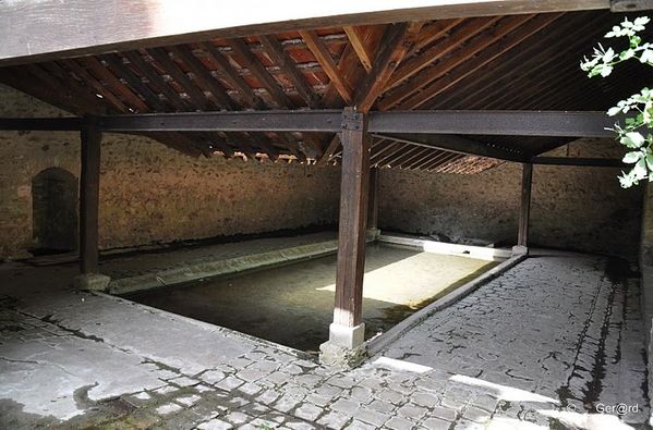 Lavoir-du-Parc-Communal---Jouy-le-Moutier---04-c--Ger-rd--.jpg