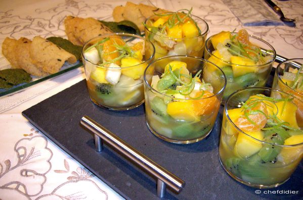 Salade-de-fruits-exotique-et-tuiles-au-the.jpg