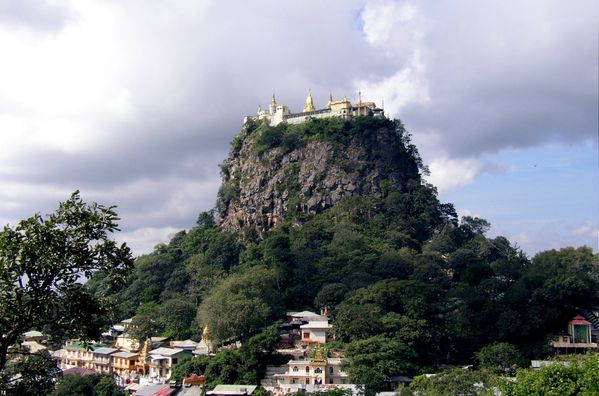 Mt_Popa---Birmanie---wiki.jpg