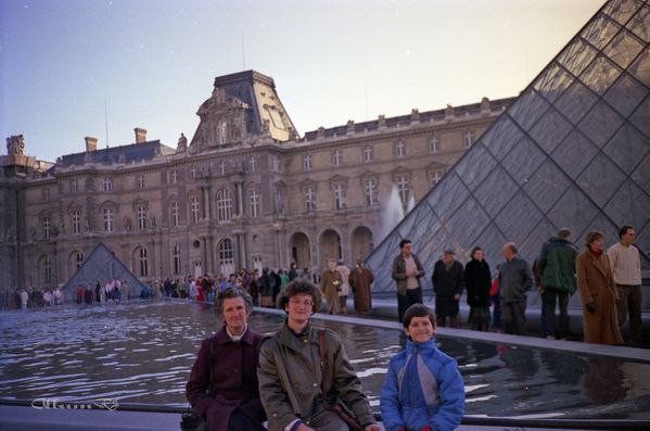 Pyramyde du Louvre - 16