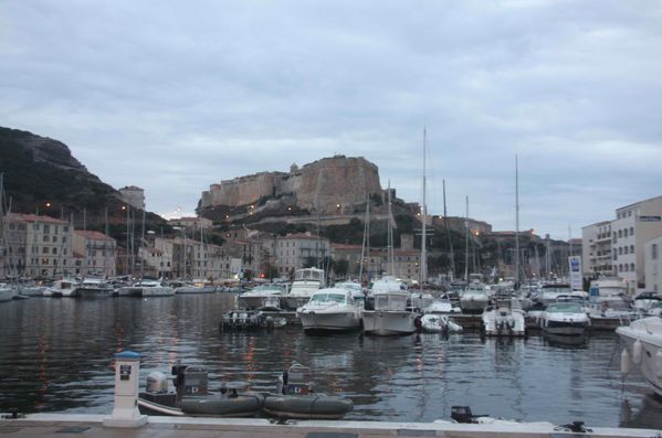 Corse-497-La-Marine-de-Bonifacio-aux-pieds-des-remparts-jpg