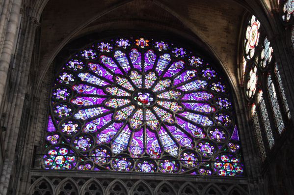 Voyages-2-0024-Basilique-St-Denis--ses-vitraux.jpg