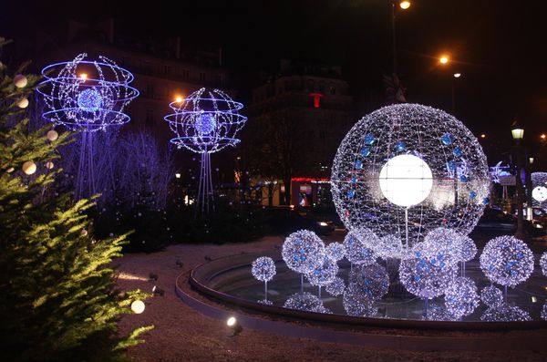 Voyages-2-0953-Illuminations-des-Champs-Elysees.jpg