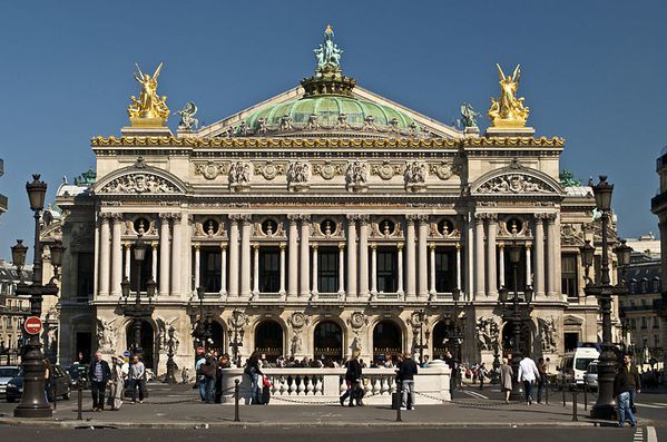 800px-Paris_Opera_full_frontal_architecture-_May_2009.jpg