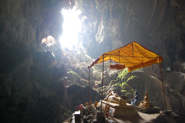 Laos Vang Vieng grotte de Tham Poukham et son bouddha (4)