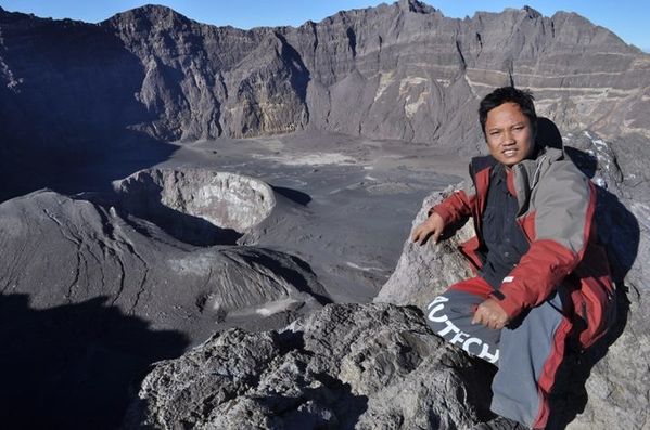 08.09.11 - Raung crater - Andi